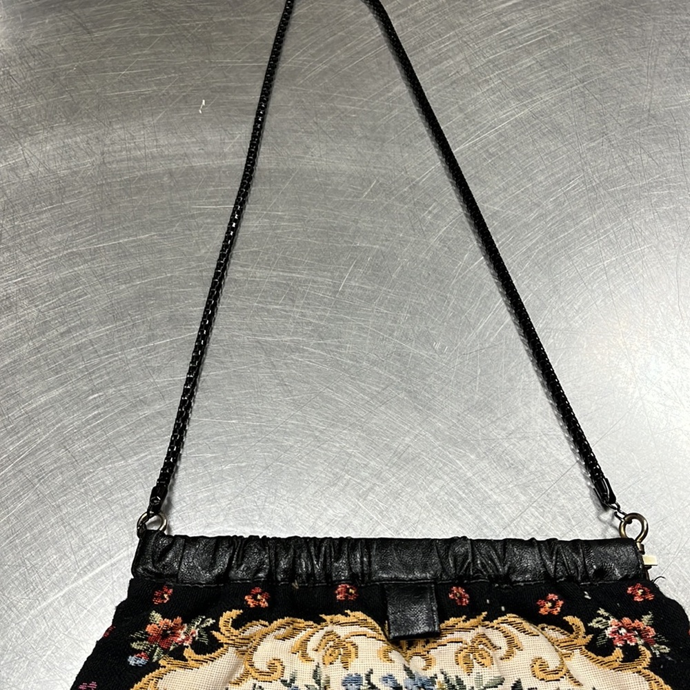 Gorgeous Vintage Handbag - Picture 3 of 9